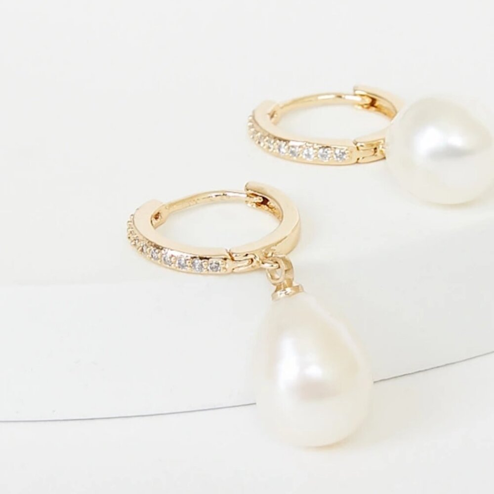 Lulus Divine Connection Pearl Mini Hoop Earrings | 14KT Gold Plated | NWT